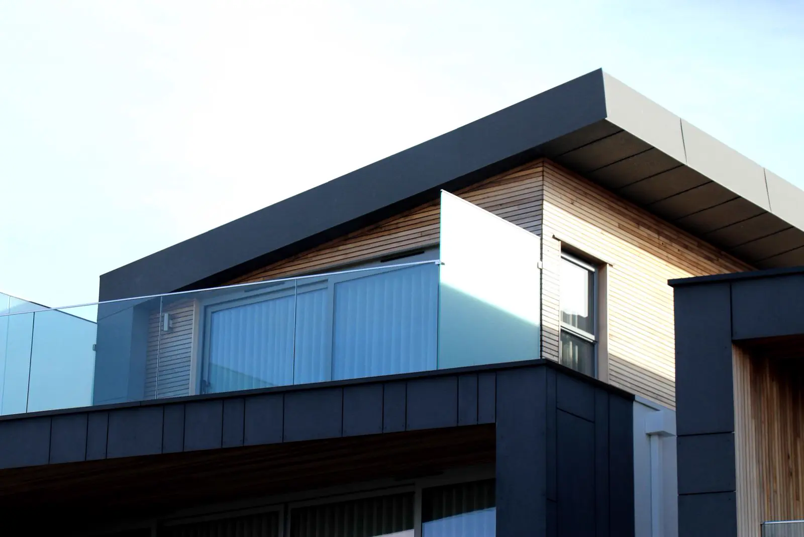 Arquitectura moderna de concreto y madera, método de OBJETIVA