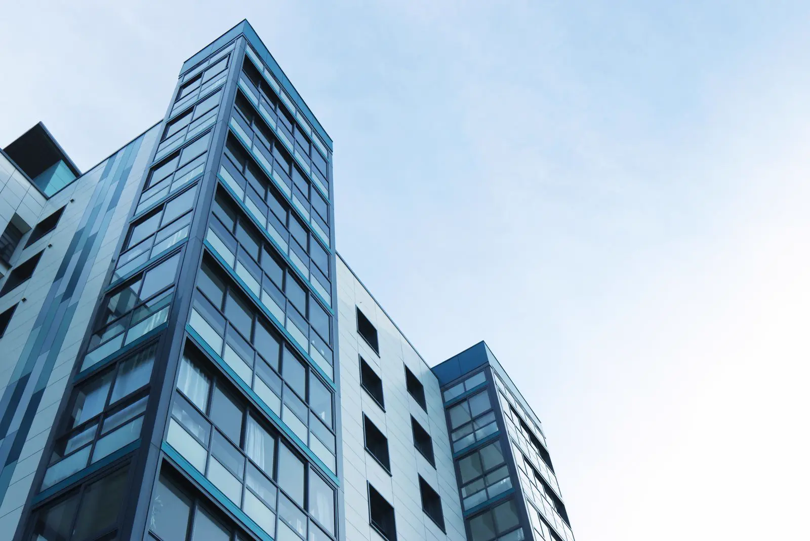 Torre contemporánea de cristal, portafolio de OBJETIVA